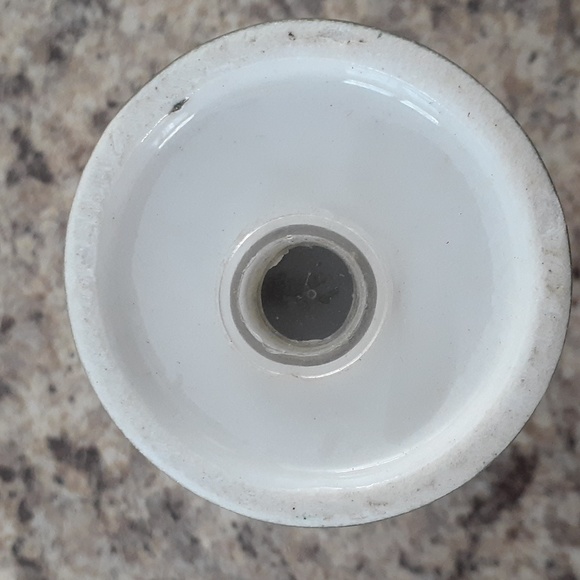 Lone decorative pepper shaker - Picture 5 of 5